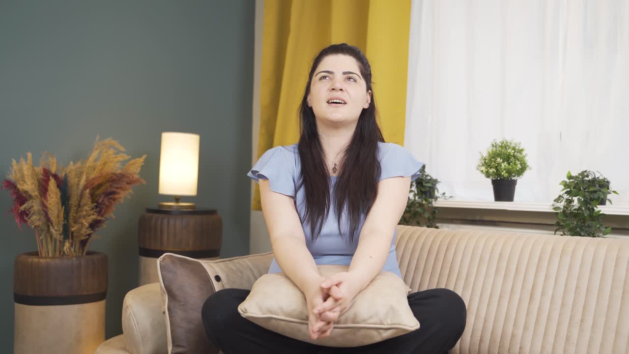 행복한 깊은 호흡 여성.