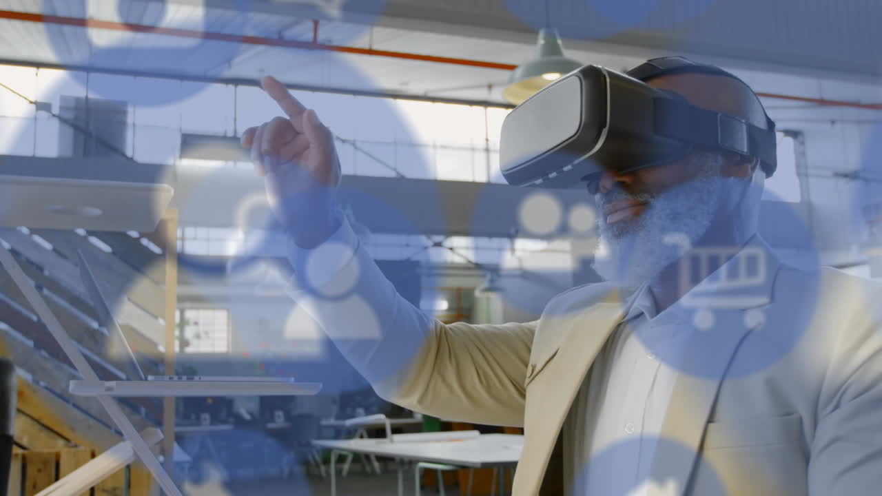 animación de iconos digitales sobre un hombre de negocios afroamericano con auriculares vr