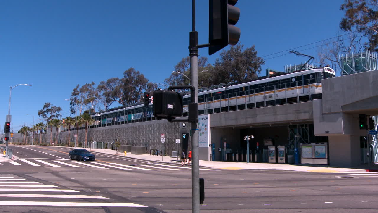고가철도의 급행열차는 로스엔젤레스를 통과한다 2