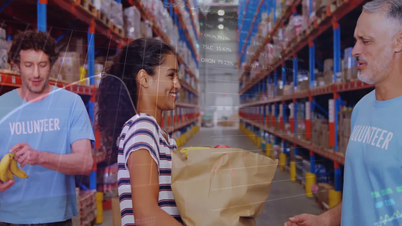 animación del procesamiento de datos sobre diversos voluntarios en el almacén