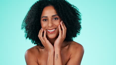 Black-woman,-face-and-afro-with-smile-in-beauty