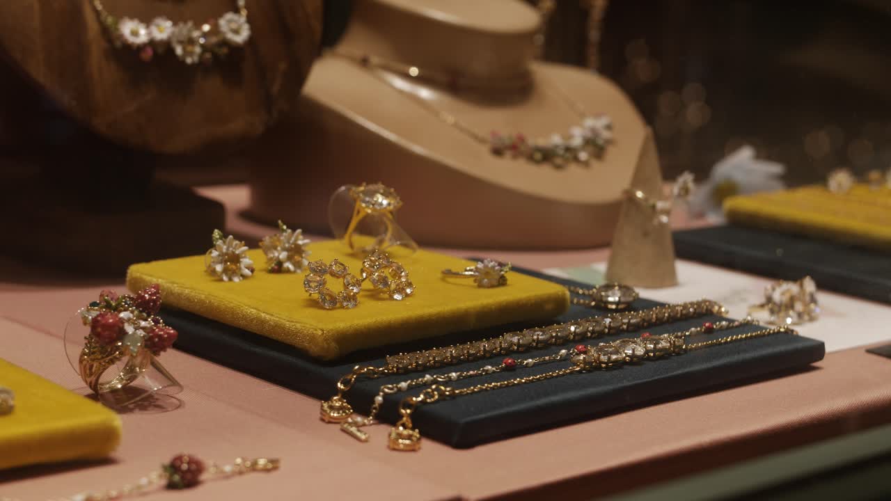 보석 가게, 창문, 쇼핑, 쇼핑 센터, 크리스마스 쇼핑, 유행, 여자, 여성 패션, 부속품, 어머니의 날, 선물, 선물, 비싼