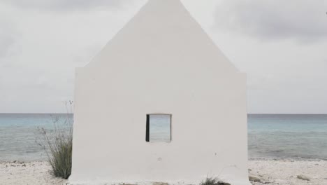 Blick-Auf-Die-Weiße-Sklavenhütte-Rund-Um-Die-Karibikinsel-Bonaire