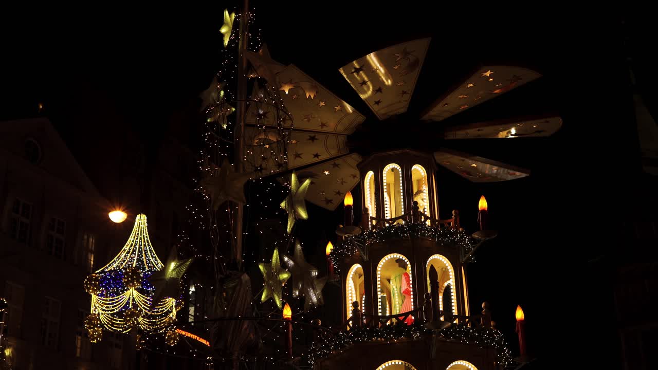 크리스마스 마켓 밀 4k의 부드러운 짐벌 샷