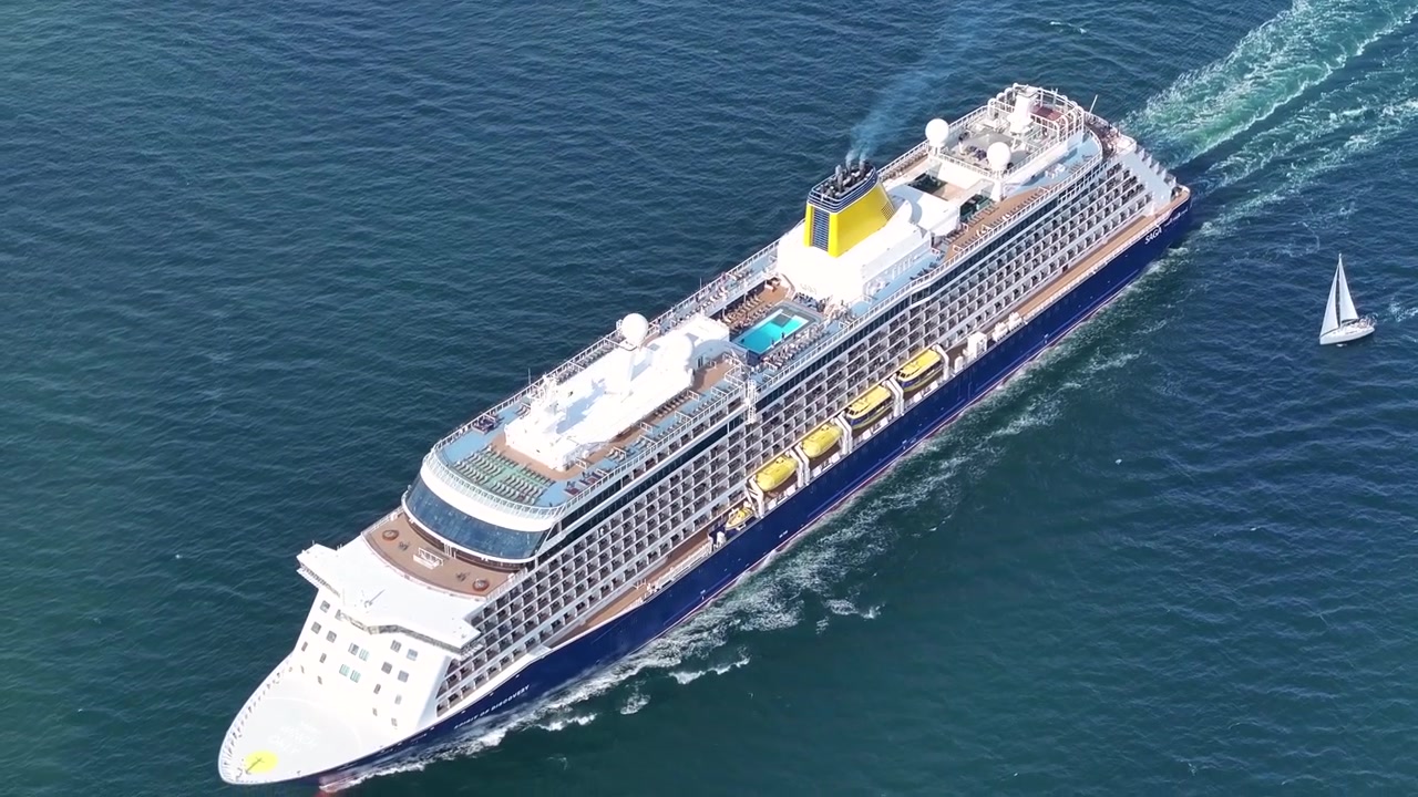 Experimente la majestuosidad de un crucero de lujo deslizándose elegantemente por el océano. Maravíllese con las impresionantes vistas y explore una relajación sin fin. Este viaje es la escapada ideal para cualquier viajero.