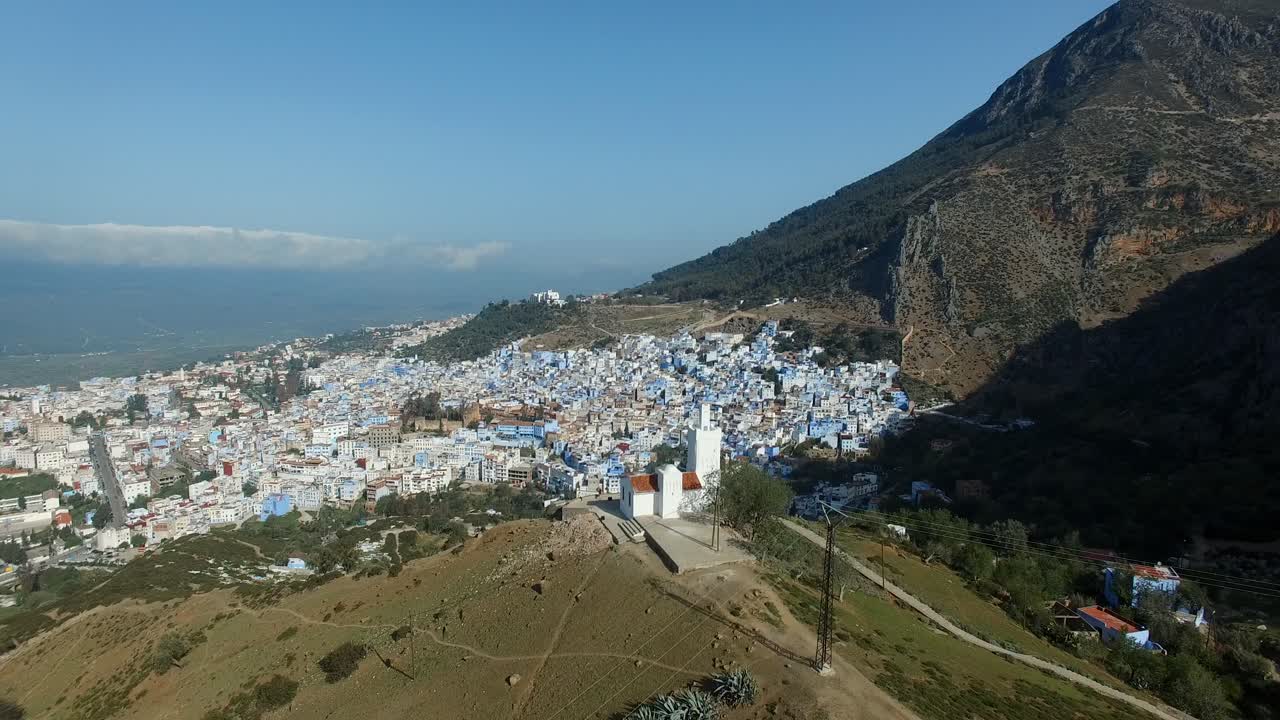 antena: ciudad azul de chefchaouen en marruecos