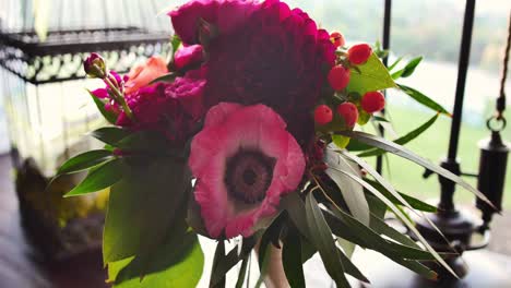 Bouquet-of-flowers-on-wedding-gift-table