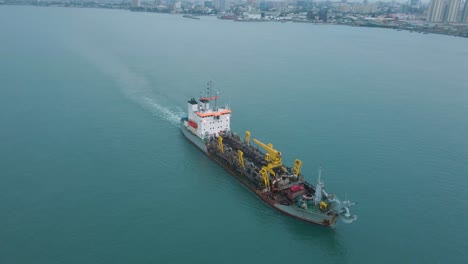 Un-Buque-De-Carga-Navegando-En-El-Océano-Atlántico-En-Aguas-De-Lagos