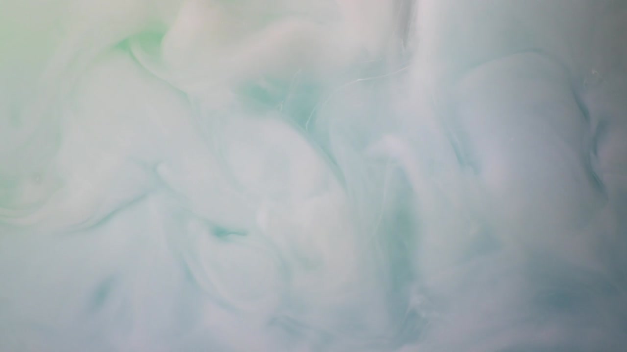 nubes líquidas vaporosas de color pálido que se pliegan sobre sí mismas con efecto de volumen creando un diseño abstracto
