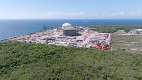 Vista-Aérea-De-La-Planta-De-Energía-Aes-Andres,-Una-Subestación-Eléctrica-En-Santo-Domingo,-República-Dominicana