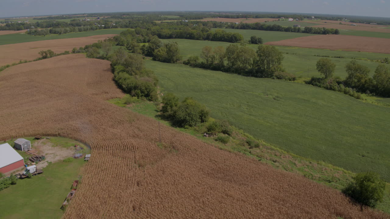 granja de sobrevuelo aéreo y espacio verde en el medio oeste
