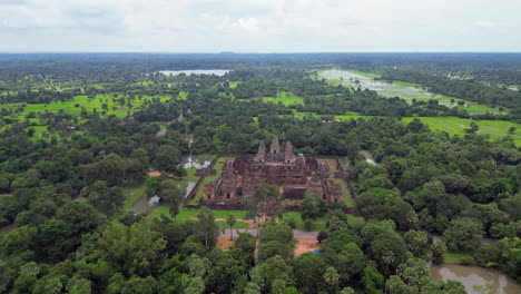 Antiker-Angkor-Tempel-Aus-Der-Ferne-In-Siem-Reap,-Kambodscha