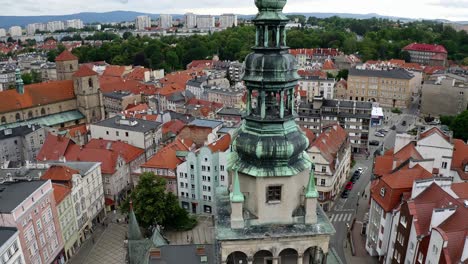 Torre-Del-Reloj-De-La-Ciudad-Histórica-De-Klodzko-En-El-Voivodato-De-Baja-Silesia,-En-El-Suroeste-De-Polonia