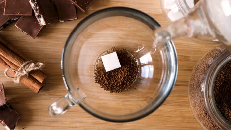 café con chocolate y canela