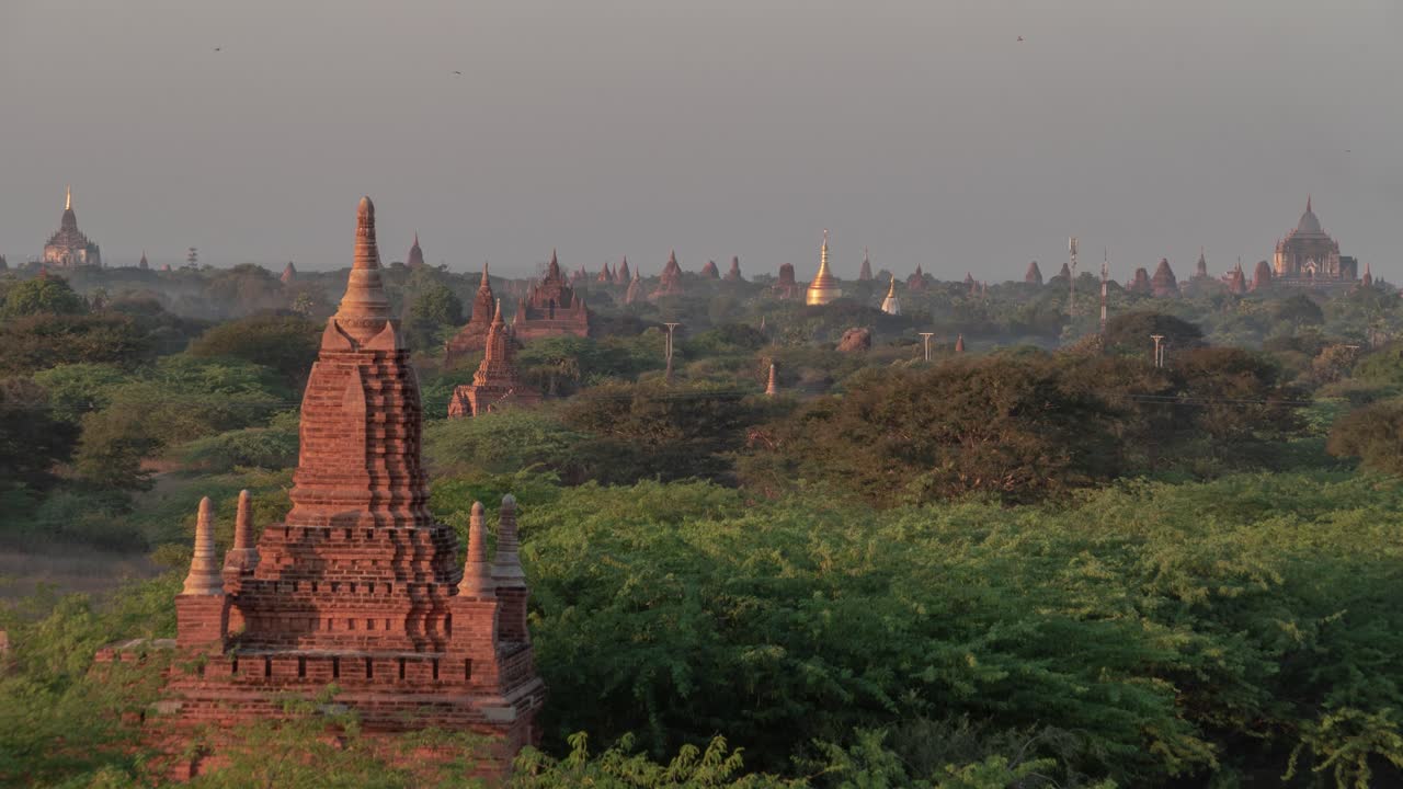 Bagan Temples at Sunrise/Sunset
