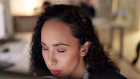 Computer,-research-and-business-woman-reading