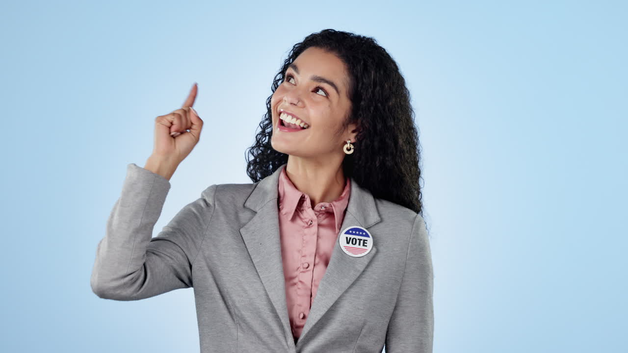 mujer, señalando y publicitando para la política