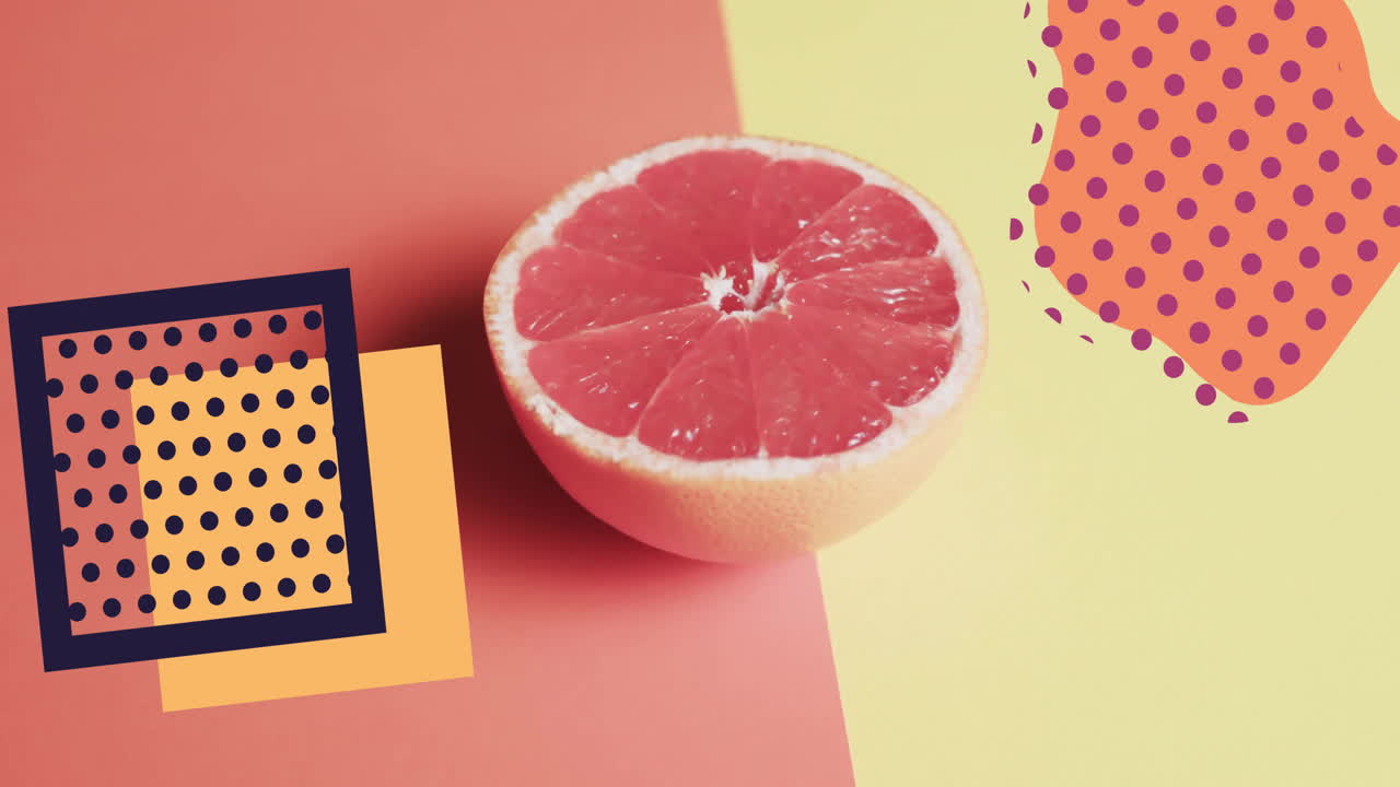 animación de formas abstractas sobre pomelo dividido en dos sobre un fondo amarillo y rojo