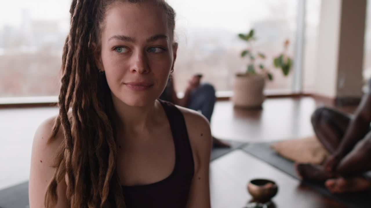 класс йоги в студии