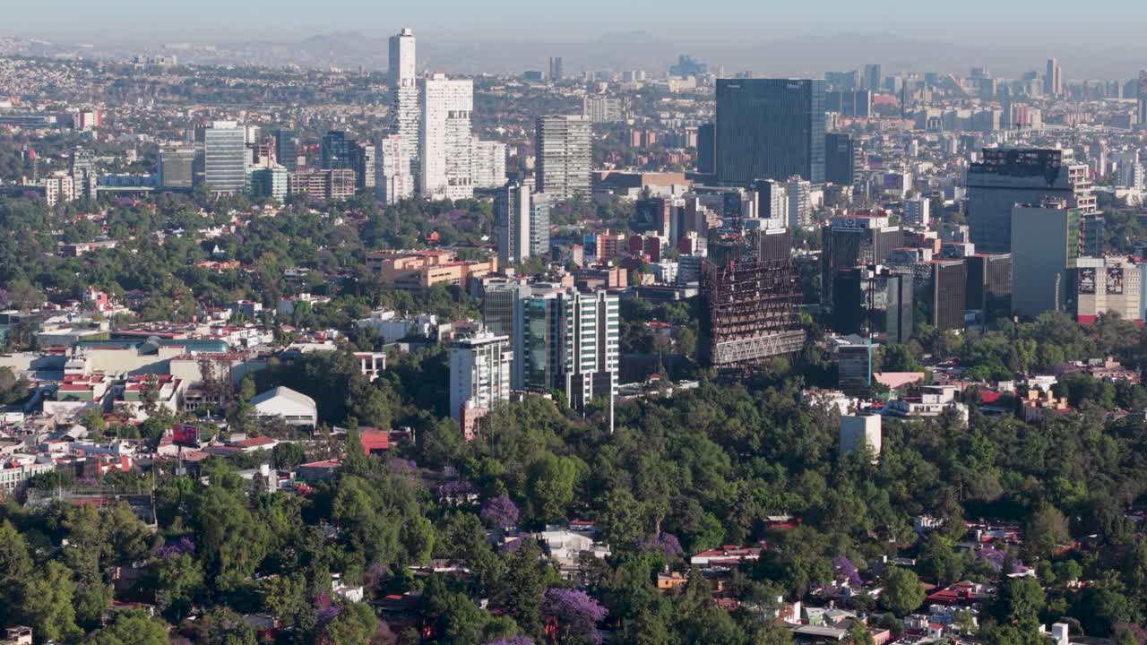 Buildings in Mexico City with a parallax effect achieved through telephoto video