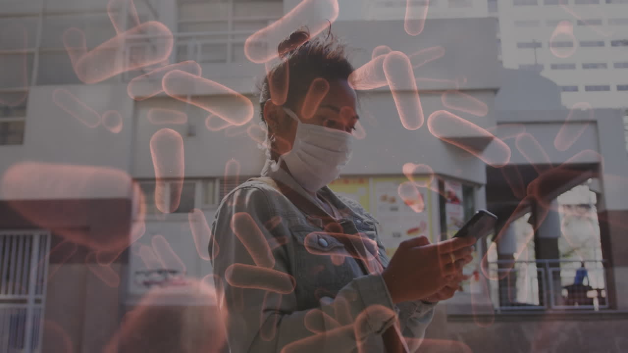 animación de células de covid-19 que se mueven sobre una mujer con máscara facial