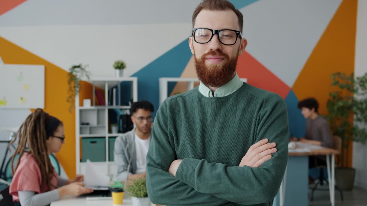 L'uomo in un ufficio