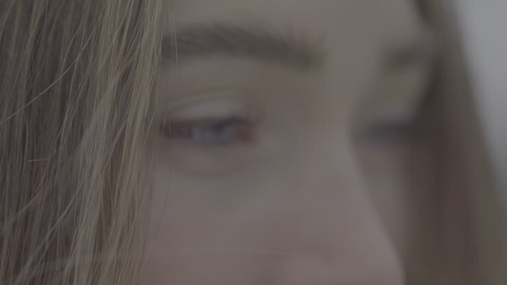 primer plano de los ojos de una mujer.