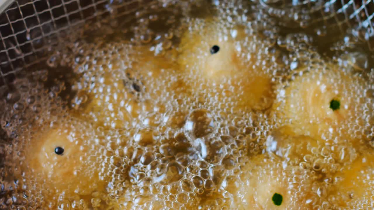 preparación de la masa de pastel de puff para el pastel chino frito.