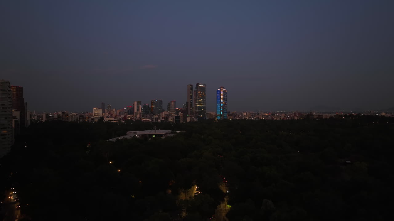 샤풀테페크 공원 위 에 있는 공중 전망, 멕시코 시티 의 황혼