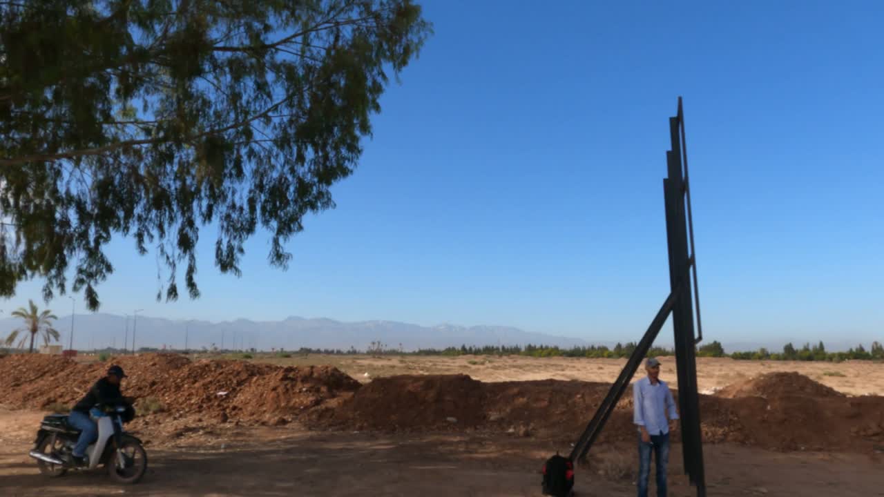 montañas del atlas desde el camino en marrakech