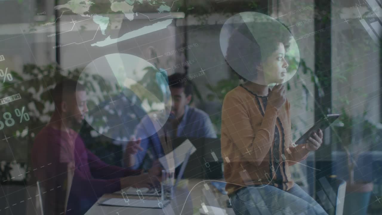 animación del procesamiento de datos sobre diversas personas de negocios hablando