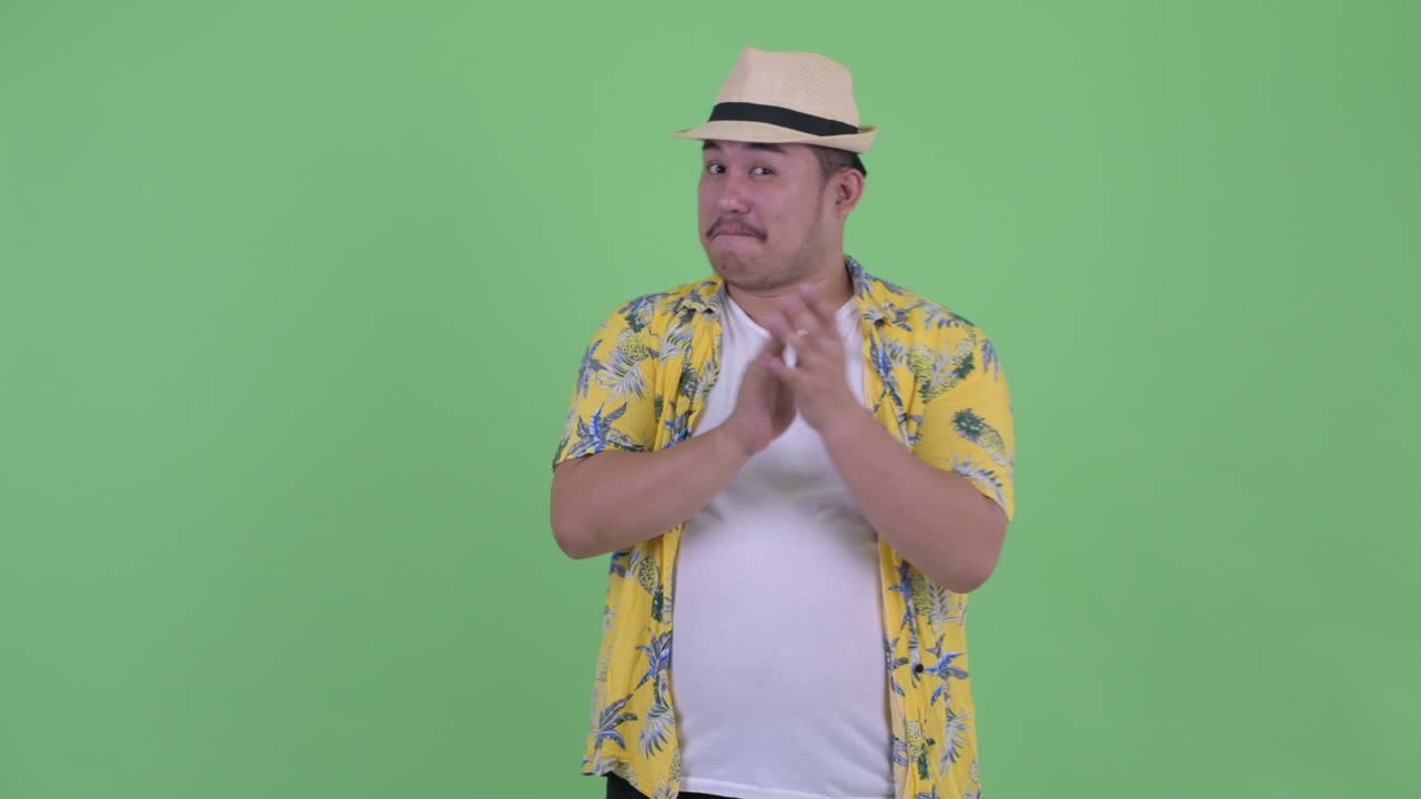 고 잘생긴 젊은 아시아 관광객