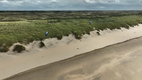 epic coastal paragliding using onshore wind - langevelderslag noordwijk