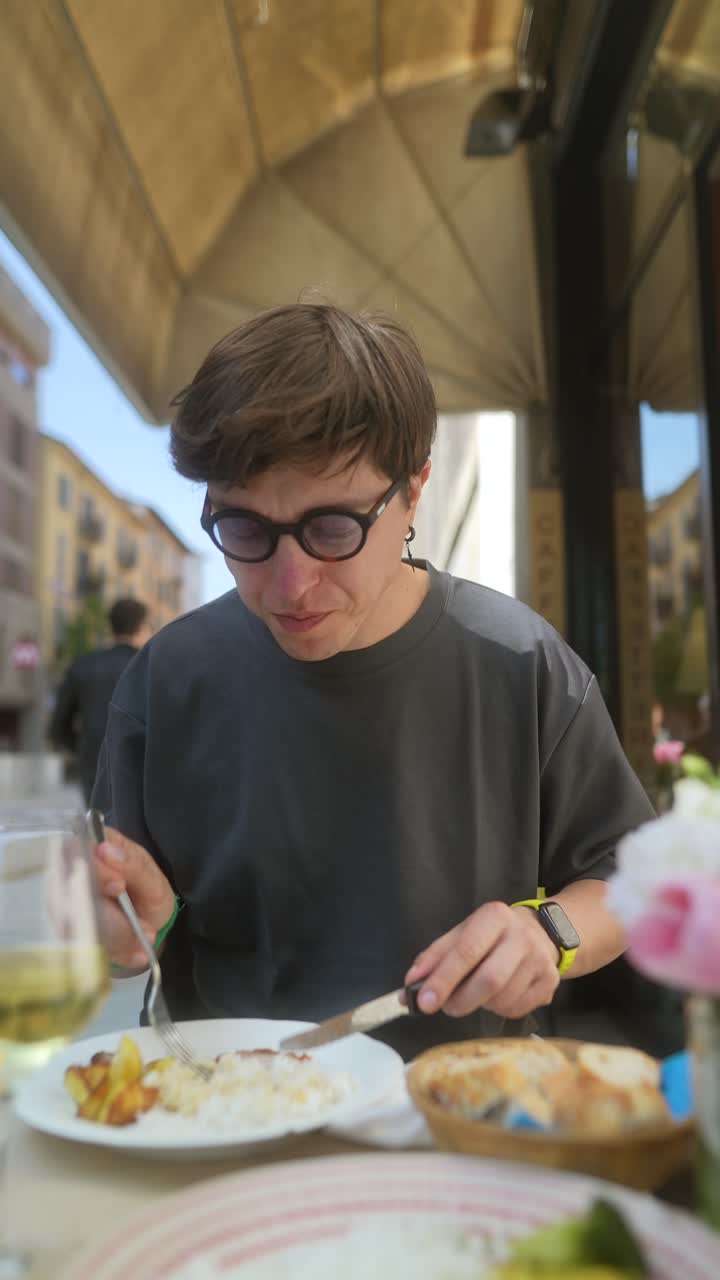 Person eating lunch outdoors at a cafe