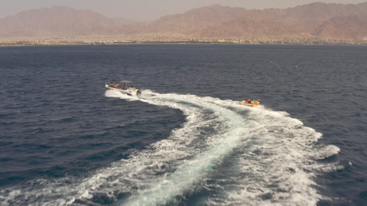 лодки и водные виды деятельности в красном море