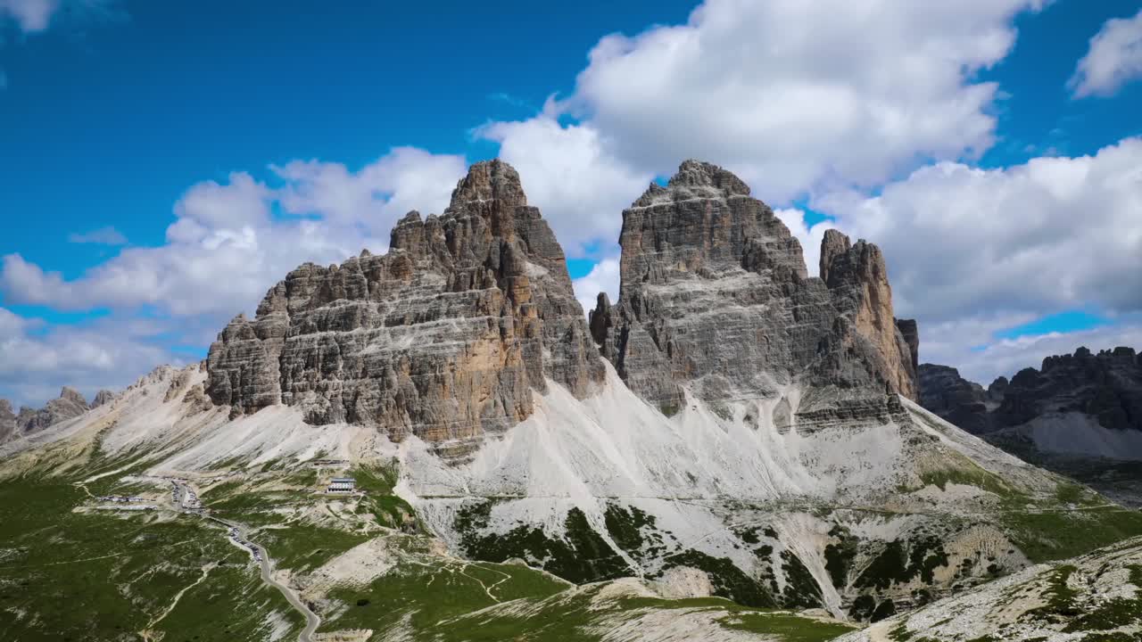 el parque natural nacional de timelapse se encuentra en los alpes dolomitas, la hermosa naturaleza de italia.