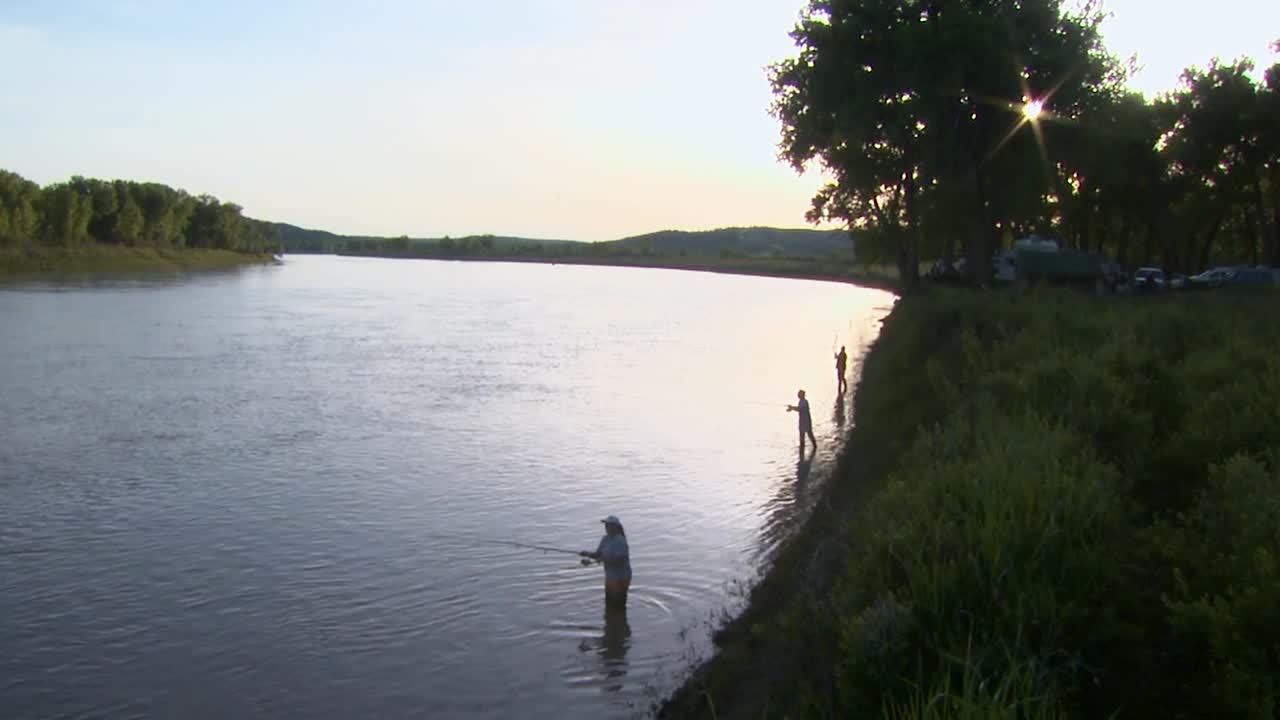 gente pescando en la reserva nacional de vida silvestre en montana 2011