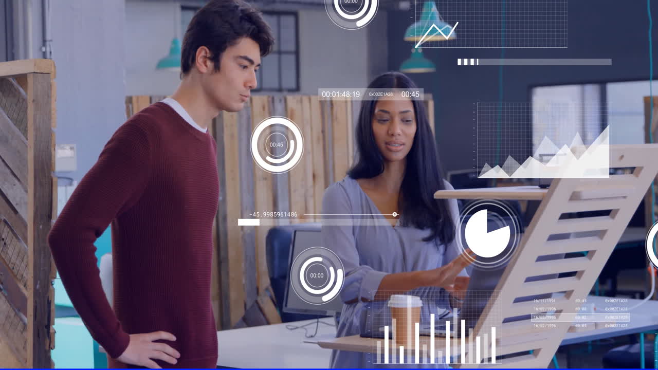 discutir proyectos en una oficina moderna con análisis de datos y animación de gráficos