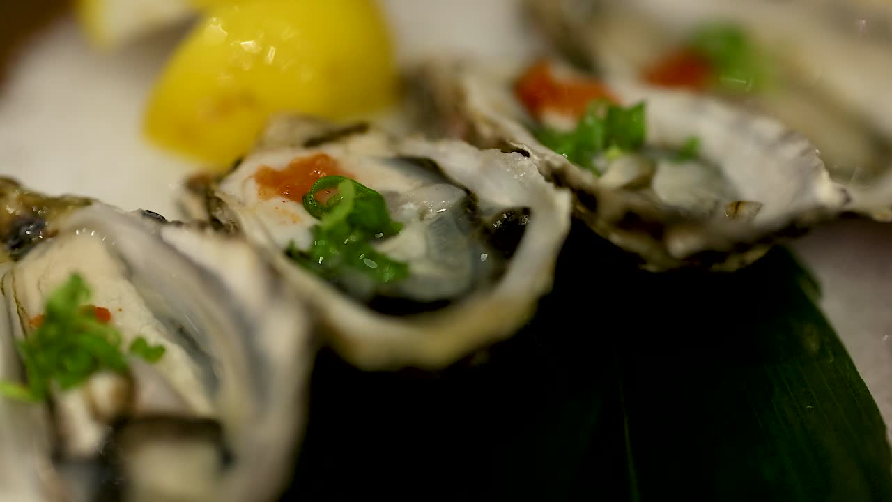 레몬 과 장식으로 제공되는 오스트리