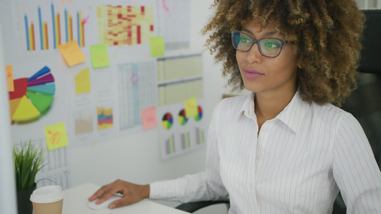 Young businesswoman exploring charts on computer