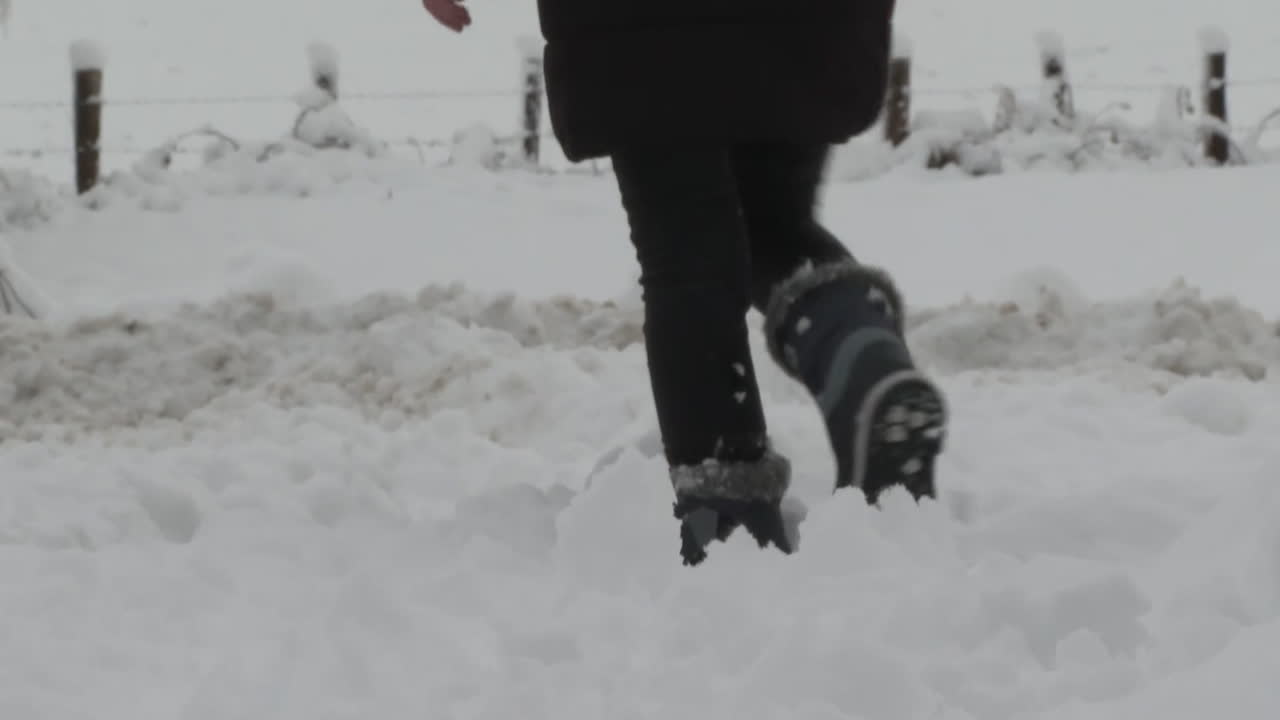 눈 속에서 는 사람