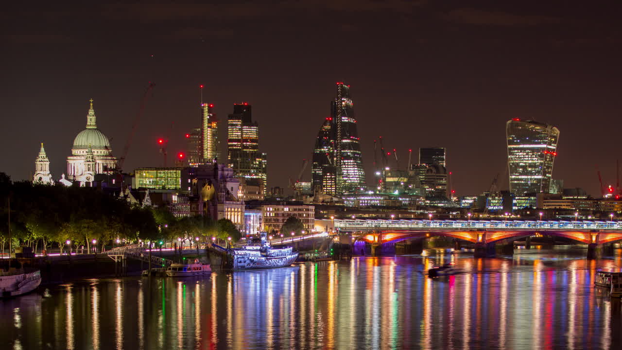 워털루 다리 밤 4k 00