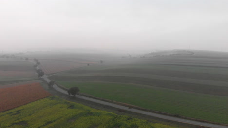 Paisaje-De-Campo-Agrícola-Brumoso-En-Austria,-Ziersdorf,-Vista-Aérea