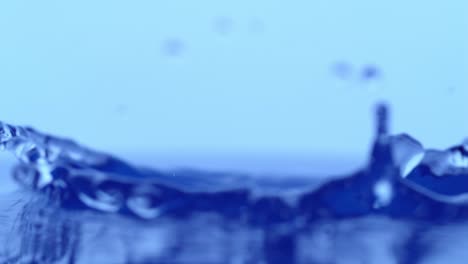 salpicaduras de agua en cámara lenta