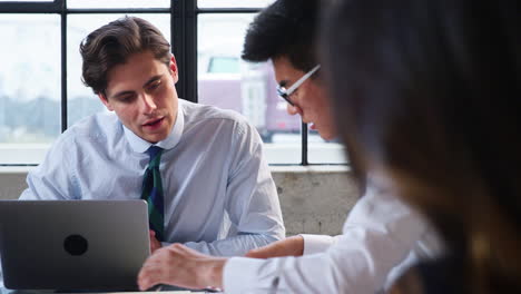 Young-businessmen-discuss-project-during-a-meeting,-close-up