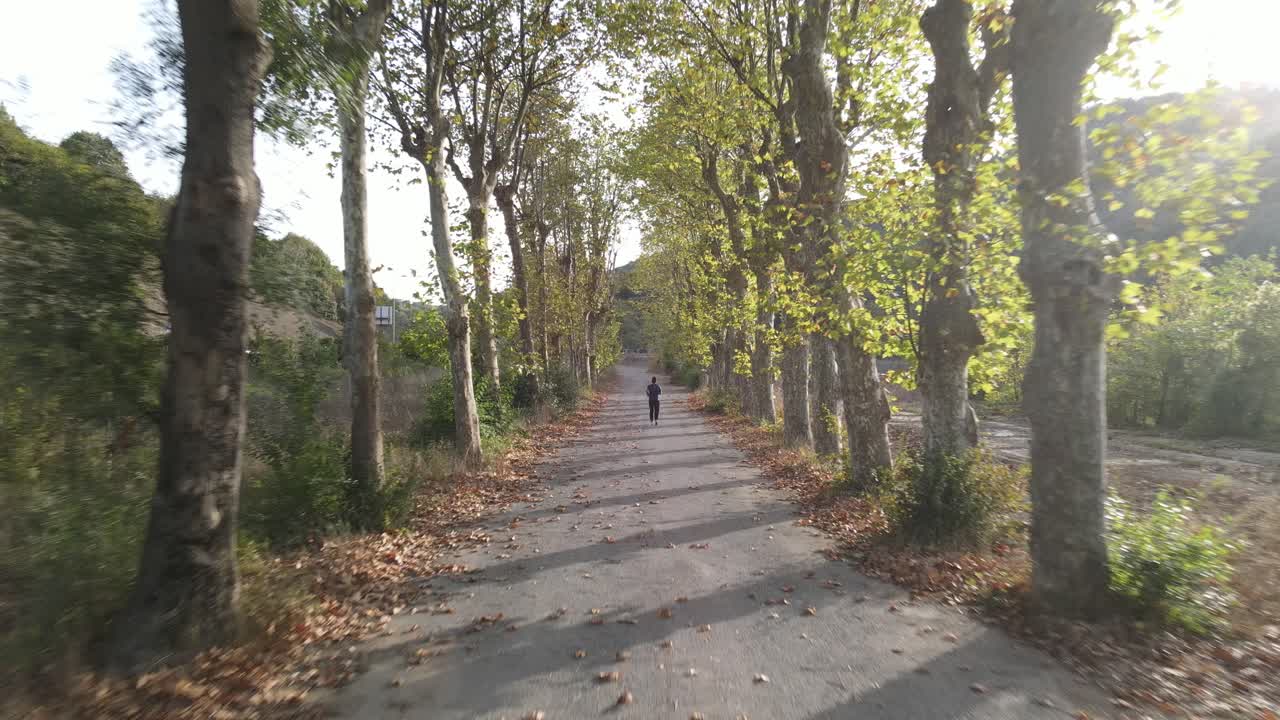 viendo las olas del mar en la roca 1