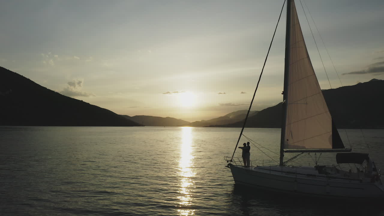 Crociera in barca a vela al tramonto