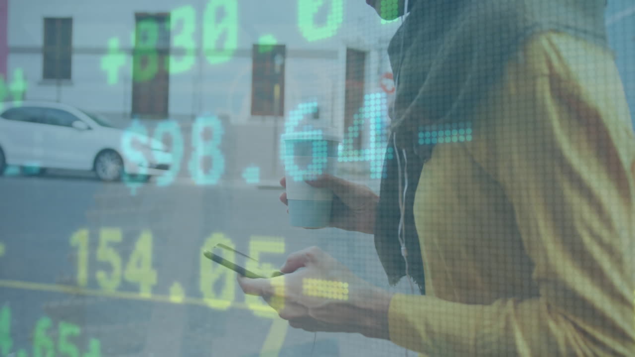 animazione dell'elaborazione dei dati finanziari su donne che utilizzano smartphone