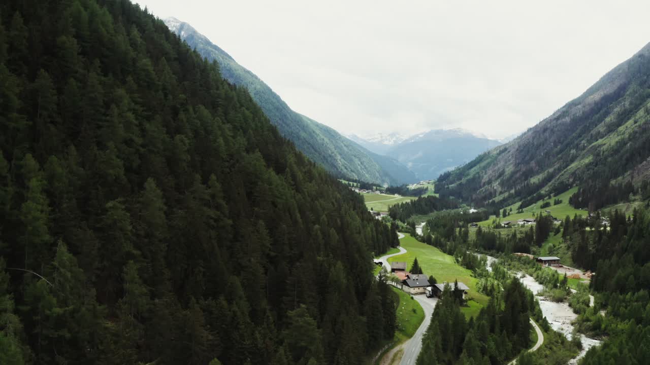 Paesaggio di valle alpina