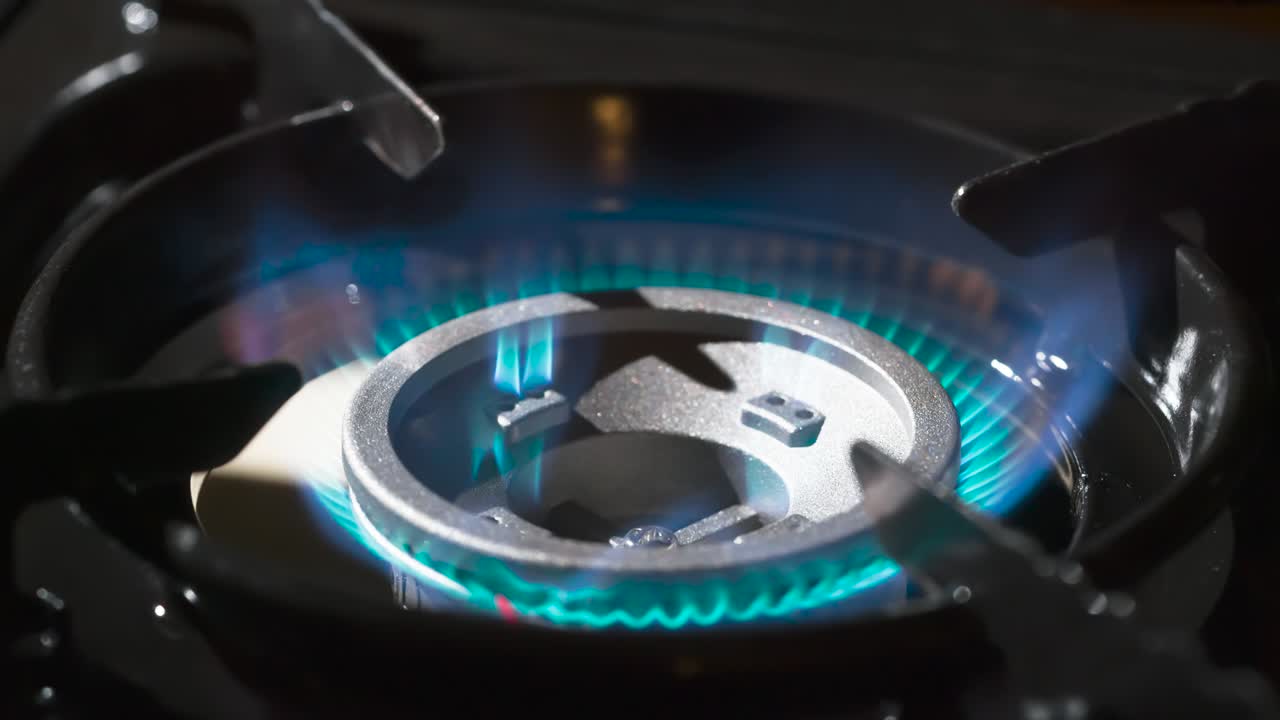 가스 버너에서 날아오르는 불꽃